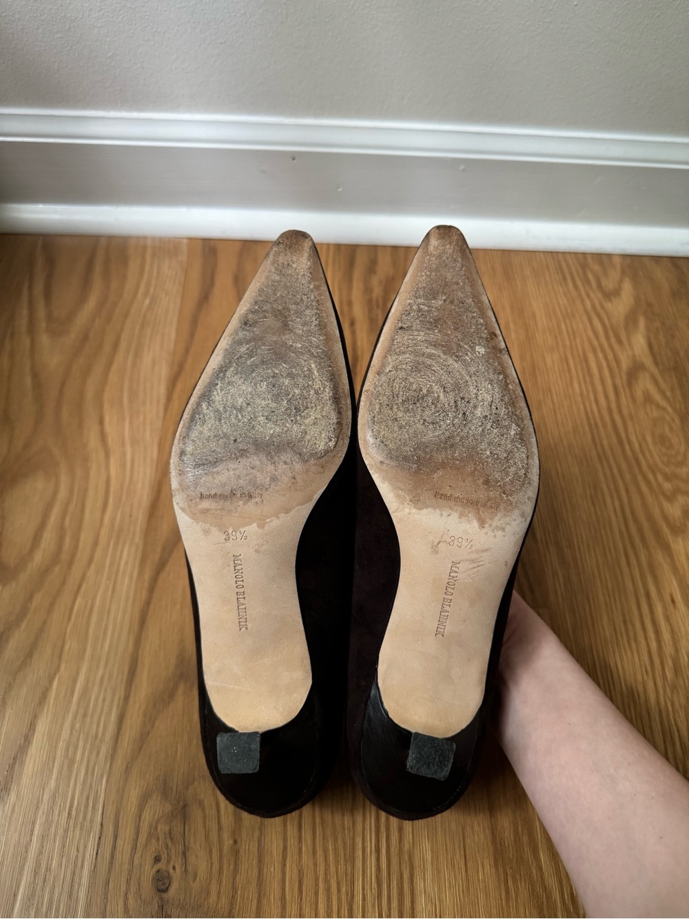 Manolo Blahnik Brown Suede Circle Buckle Pumps Rare, EU 39.5 US 9.5 Heels - Picture 6 of 11